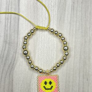 Pulsera en Miyuki/Happy Face en hilo con bola de chapa